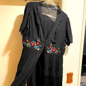 Forever 21 maxi kimono or can be buttoned to wear as a maxi top. Worn once only
